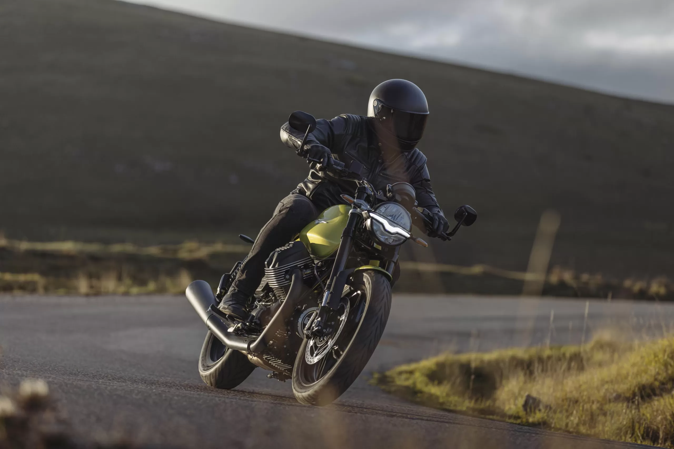 2025 Moto Guzzi V7 Sport: Pre-Orders Open - More Sport, More Tech!